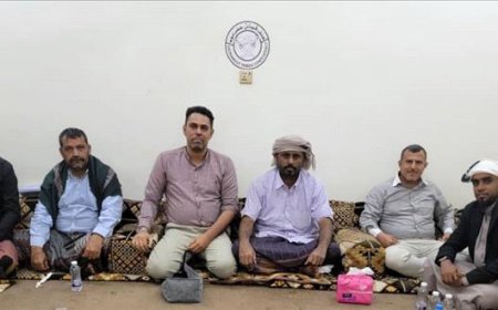اللجنة التحضيرية للقمة الشبابية تلتقي الشيخ عمرو بن حبريش وتؤكد على تمكين الشباب في بناء المستقبل