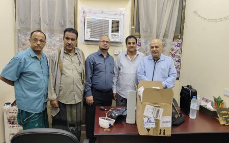 رئيس جمعية الضالع - عدن يشيد بالدور الإنساني للأطباء خلال زيارته للعيادة الطبية المجانية