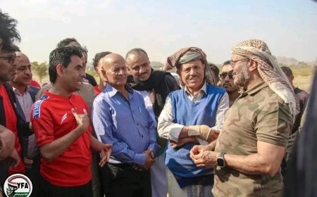 العميد طارق صالح يستقبل بعثة المنتخب الوطني الاول لكرة القدم