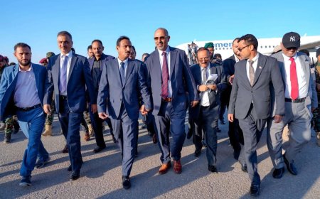 الرئيس الزُبيدي يصل شبوة ويدشّن العمل رسميًا بمطار عتق بعد توقف دام 10 سنوات