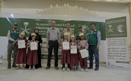 تزامناً مع اليوم العالمي للسمع..  مركز الملك سلمان يسلم سماعات أُذن طبية لذوي الإعاقة السمعية في لحج