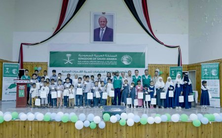 مركز الملك سلمان يوزع سماعات أذن لطلاب ذوي الإعاقة السمعية في المهرة ضمن مشروع تنمية القدرات