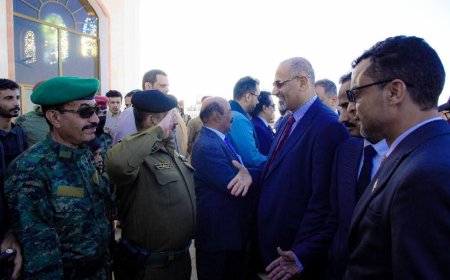 نائب رئيس مجلس القيادة الرئاسي اللواء عيدروس الزبيدي يصل مدينة عتق في زيارة تفقدية لمحافظة شبوة