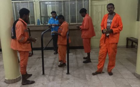 صندوق نظافة عدن يصرف اكرامية رمضان لموظفي وعمال النظافة