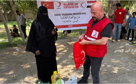 عبر منتدى الإغاثة والبناء.. الهلال الأحمر التركي يوزع سلال غذائية في عدن