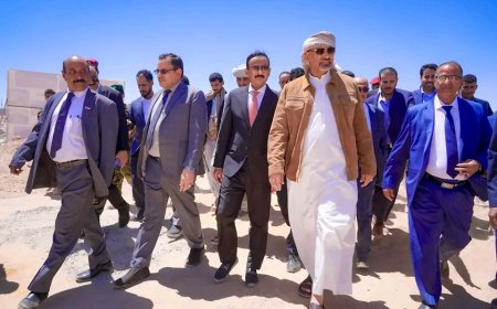 نائب الرئيس يشيد بجهود السلطة المحلية في إنشاء جامعة شبوة، ويوجه باعتماد إنشاء قاعة مؤتمرات كبرى