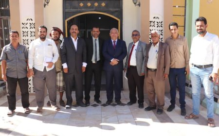 وزير الخدمة المدنية والتأمينات يتفقد فروع مكتب الخدمةالمدنيةوالتأمينات بمحافظة شبوة وفرع الهيئةالعامة للتأمينات والمعاشات ومكتب المؤسسة العامةللتامينات الاجتماعية