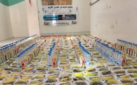 تعز.. فجر الأمل تدشن مشروع الماء في المدينة وتوزع ألف وخمسمائة وجبة إفطار وعشاء