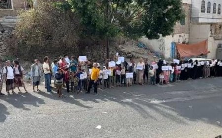 تعز.. وقفة احتجاجية للمطالبة بتوفير الغاز المنزلي فيها