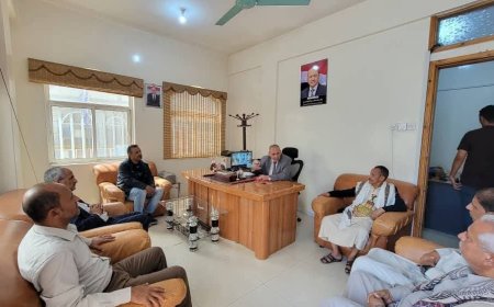 وكيل أول محافظة تعز يطلع على سير العمل في الإدارة العامة للواجبات الزكوية 