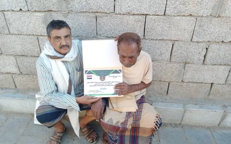 القائم بأعمال رئيس منسقية الانتقالي بجامعة أبين يزور المناضل الشرمي في منزله للاطمئنان على صحته