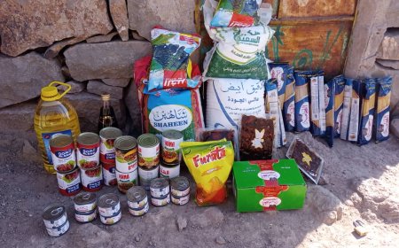 بدعم من فاعلي الخير بواسطة الناشط الجنوبي زكي الناخبي.. توزيع السلال الغذائية للأسر الأشد فقرأ في المسيمير بلحج