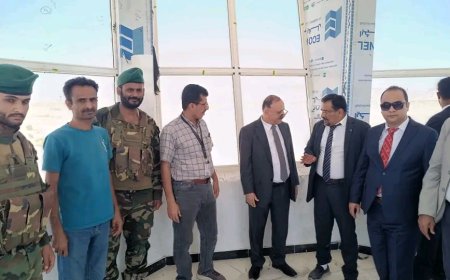وزير النقل يقوم بزيارة تفقدية لمطار عتق الدولي ويشيد بجهود إعادة تشغيله