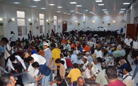 صندوق نظافة عدن يقيم مأدبة إفطار جماعي لموظفي وعمال الصندوق 