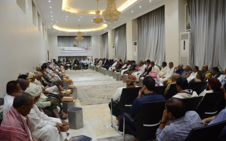 أمسيةٌ رمضانية للسلطة المحلية بحضرموت تناقش الشأن العام وتعزيز الخدمات والتنمية والتضامن المجتمعي
