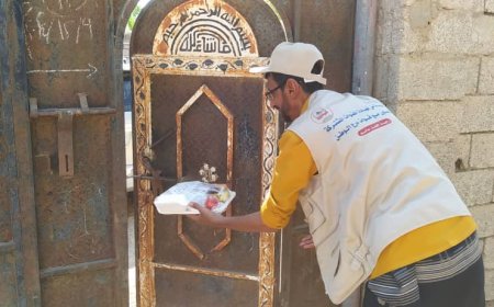 قوات درع الوطن تستكمل توزيع وجبة إفطار صائم في مديرية زنجبار باستهداف حارتي باجدار والفلوجة
