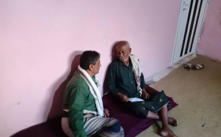 القائم بأعمال رئيس منسقية جامعة أبين يزور المناضل العمید "الفوشه" في منزله للاطمئنان على صحته