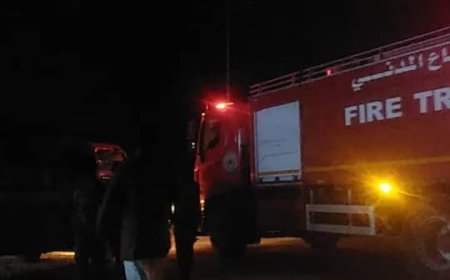 الدفاع المدني بشبوة ينجح في إخماد حريق سيارة على الخط الدولي بمدينة عتق