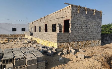 برعاية الشيخ راجح باكريت.. تواصل العمل في بناء فصلين دراسيين ومكتب إدارة بمدرسة القمري في رضوم