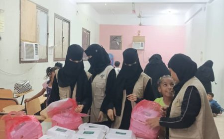 بدعم مؤسسة الفجر الشبابية للتنمية.. مؤسسة الأماني للتنمية تُنفِّذ الإفطار الجماعي الثالث للأيتام والصم والأحداث بعدن