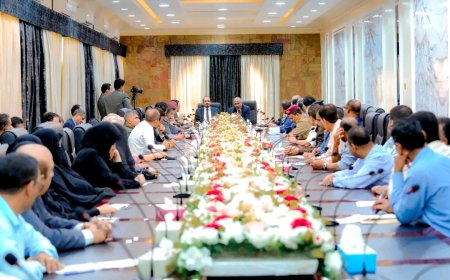 الرئيس الزُبيدي يرأس اجتماعًا للمكتب التنفيذي لمحافظة حضرموت