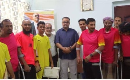 مدير عام مديرية التواهي يضيء شعلة الأمل في قلوب أبطال كرة القدم للمبتورين