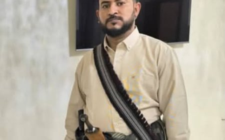 مدير عام صندوق النظافة والتحسين يهنئ العقيد مهدي حنتوش بمناسبة تعيينه قائدا لقوات خفر السواحل في محافظة أبين