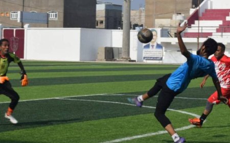 الطيران تقصف الموانىء ووزارة الشباب والرياضة تغلق صندوق النظافة بالشمع الاحمر