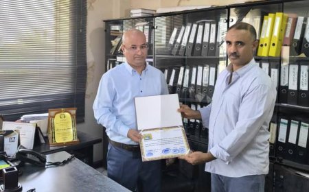 مجلس الآباء واللجان المجتمعية تكرم مدير محطة الحسوة الكهربائية تقديرًا لجهوده