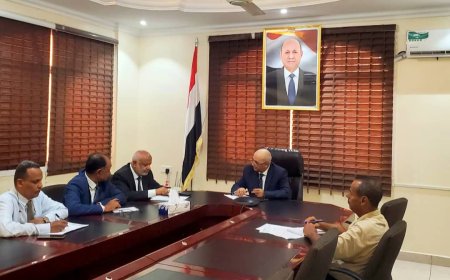 وزير المياه والبيئة يناقش مع محافظ الحديدة أوضاع المياه والبيئة في المحافظة