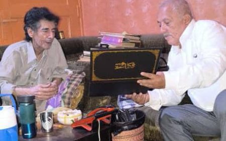 نقيب الصحفيين والإعلاميين الجنوبيين يزور الكاتب الصحفي فاروق ناصر علي بمنزله في بالعاصمة عدن
