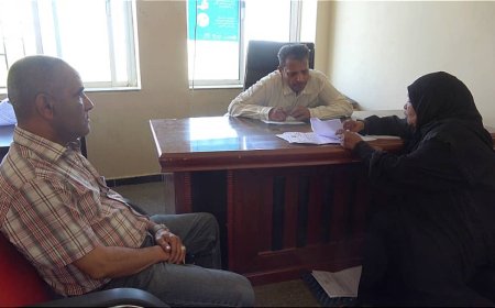محافظ أبين يناقش مع مدير عام تنمية المرأة تفعيل نشاطها في المديريات