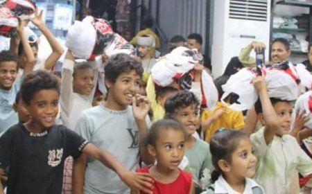 بدعم من " أبو عبود اليافعي".. مبادرة صالح العبيدي تكسي 160 طفلًا وطفلة من أيتام لحج الأكثر فقرًا