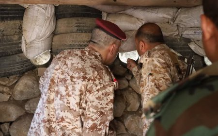 قائد محور تعز يتفقّد الخطوط الأمامية في جبهات شمال وشمال شرق وشمال غرب المدينة