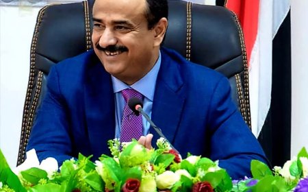معلمو ميفعة القدماء يناشدون محافظ شبوة بالمساواة في الحافز والمساعدات الغذائية