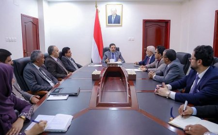 ملخص اجتماع رئيس مجلس الوزراء بن مبارك بقيادة البنك المركزي، ووزارات المالية والنفط والمعادن