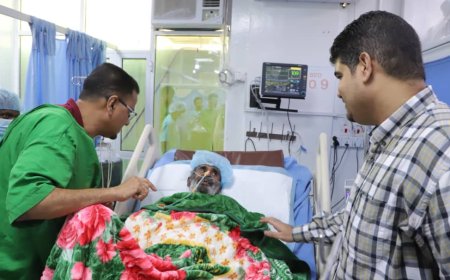 الأمين العام لمحلي حضرموت يطمئن على صحة الشاعر المعروف والنجم الرياضي عبدالله مقادح