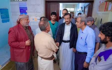 إعفاء عشرة مواطنين من تكاليف العمليات خلال زيارة مفاجئة للمحافظ ابن الوزير لمستشفى شبوة العام للأمومة والطفولة