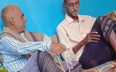 "باجميل" يزور الاستاذ محمد صالح ماطر مؤسس لعبة كرة الطائرة بأبين وأول رئيس إتحاد للعبة ويناشد بسرعة علاجه