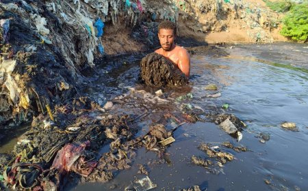 أبين.. فرق الصرف الصحي بزنجبار تنفذ أعمال تصفية وإزالة المخلفات بخطوط الشبكة 