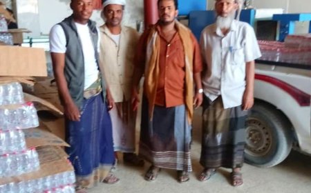 رئيس تنفيذية انتقالي قشن يدشن مبادرة توزيع مياه الشرب على مساجد المديرية