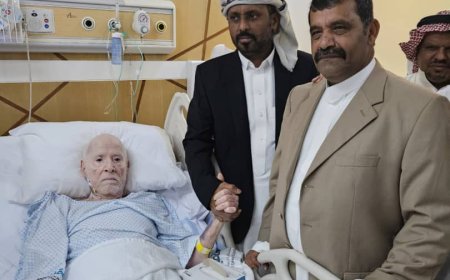 الشيخ عمرو بن حبريش يطمئن على صحة الحكم صالح بن ثابت النهدي
