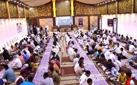 للسنة الخامسة على التوالي مؤسسة السعادة للتنمية تقيم إفطار الصائم لمهندسي اعمال النظافة والتحسين بسيئون