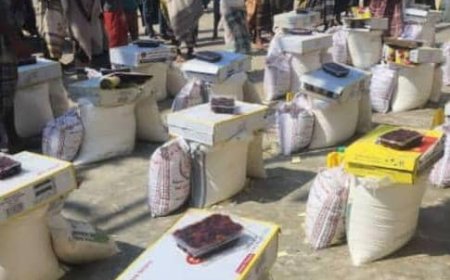 عدن : الهيئة الإغاثية للمجلس الانتقالي تقدم العون لسكان قعو