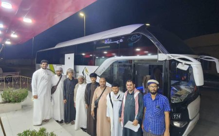 الشيخ راجح باكريت يقدم منحة تفويج لأعضاء لجنتي التحكيم وتنظيم مسابقة المهرة للقرآن الكريم
