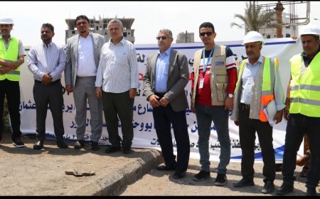 نائب محافظ عدن يدشن العمل بمشروع تأهيل طريق جولة ٢٢ مايو - مثلث سوق الطيور بمديرية الشيخ عثمان