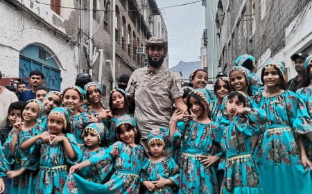 القائد عبدالرحمن الشنيني يلبي دعوة نجم نادي التلال ومنتخب الشباب عادل عباس لتشريفه في حافة حسين بالعاصمة عدن