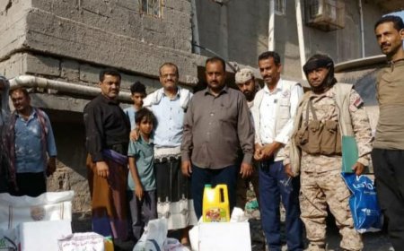 برعاية الرئيس الزُبيدي.. مدير عام قعطبة يدشن توزيع السلال الغذائية لأسر الشهداء بالمديرية
