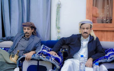محافظ شبوة بن الوزير يناقش مع رئيس حلف قبائل شبوة سُبل تعزيز التنسيق بين السلطة والمكونات المجتمعية