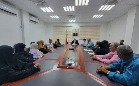 وزير الصناعة يؤكد على تعزيز مهارات الموظفين وتحقيق الأهداف الاستراتيجية للوزارة